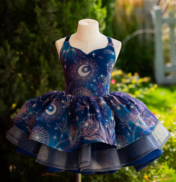RTS Sale: Size 6, fits 4-8: 'Orien'