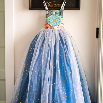 SPRING CLEANING CLEARANCE!!!!!! Vintage Christmas: Size 7, fits 5-10