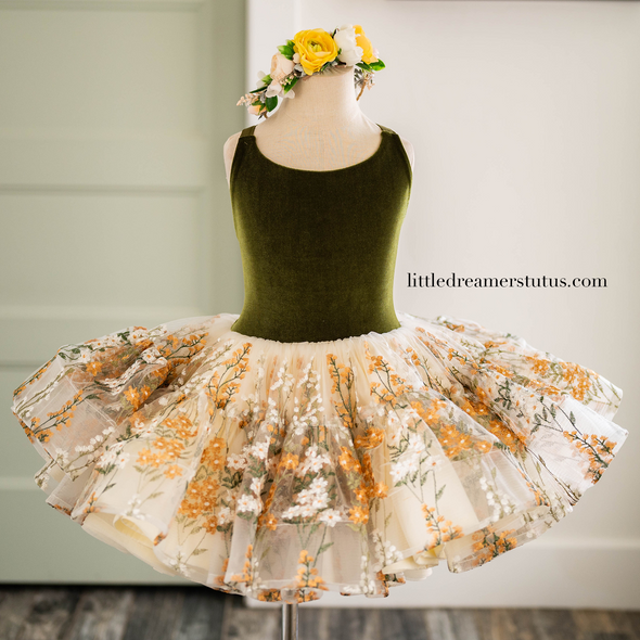 RESERVED for Little Dreamers INSIDERS: Traveling Rental Dress: "Ollie": Size 6, fits sizes 3-8